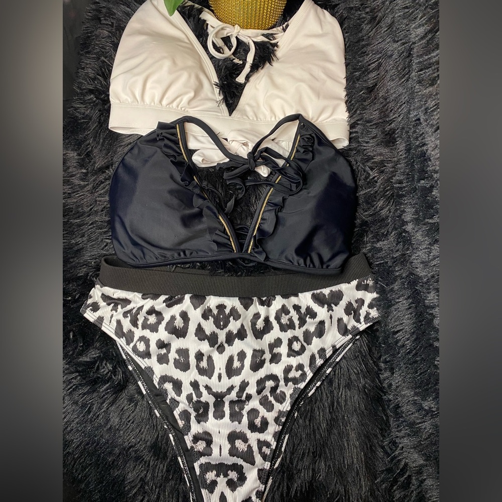 Black & White 3pc Bikini Swimsuit Set Size L/XL  Halter Top Cheetah Bottom
